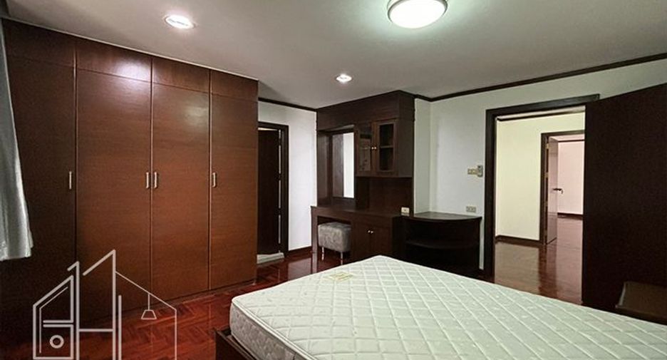 Condo en alquiler de 3 habitaciones en Khlong Toei, Bangkok