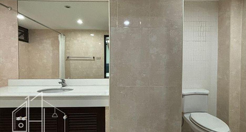 Condo en alquiler de 3 habitaciones en Khlong Toei, Bangkok
