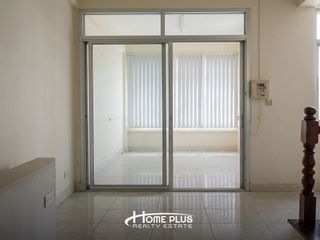 Casa adosada en venta de 3 habitaciones en Don Mueang, Bangkok