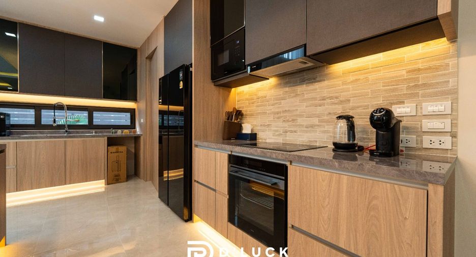 For sale 5 bedrooms villa in East Pattaya, Pattaya