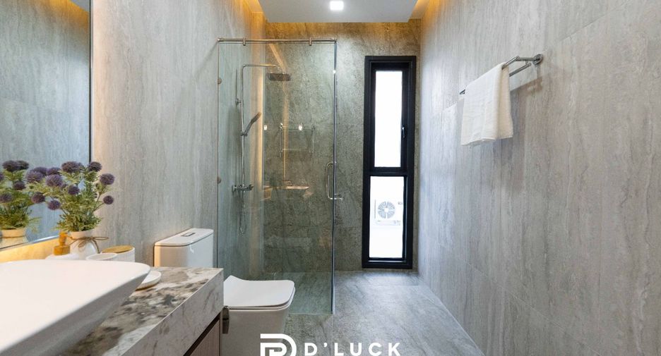 For sale 5 bedrooms villa in East Pattaya, Pattaya