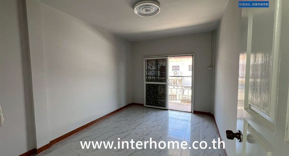 For sale 2 bedrooms townhouse in Mueang Samut Prakan, Samut Prakan