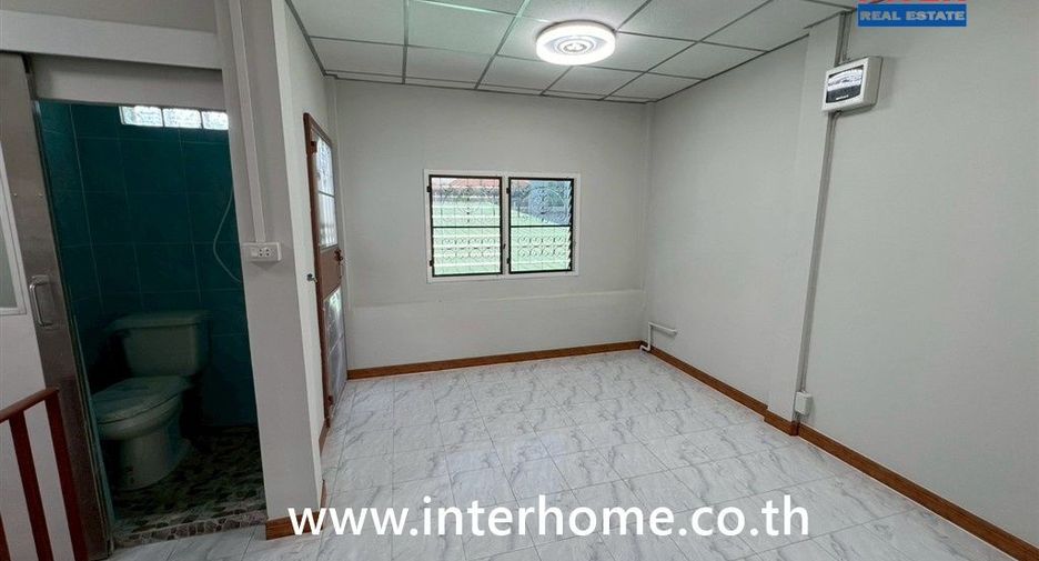 For sale 2 bedrooms townhouse in Mueang Samut Prakan, Samut Prakan