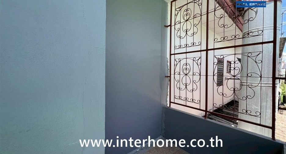 For sale 2 bedrooms townhouse in Mueang Samut Prakan, Samut Prakan