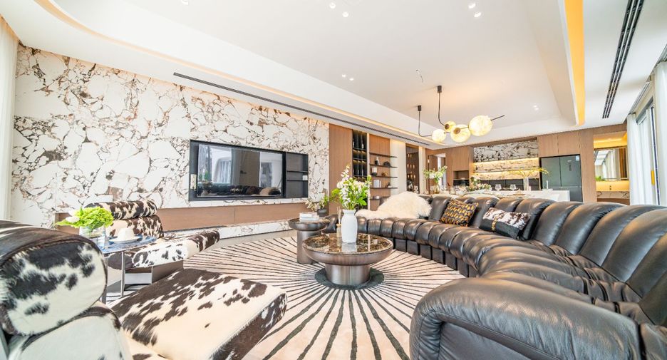 For sale 7 bedrooms villa in Huay Yai, Pattaya