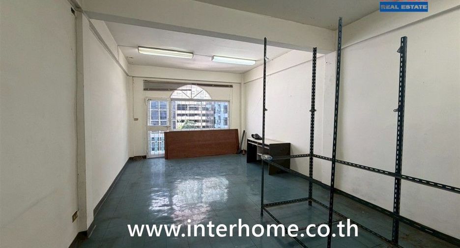 For sale retail Space in Thon Buri, Bangkok