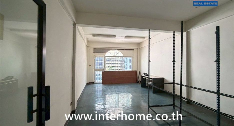 For sale retail Space in Thon Buri, Bangkok