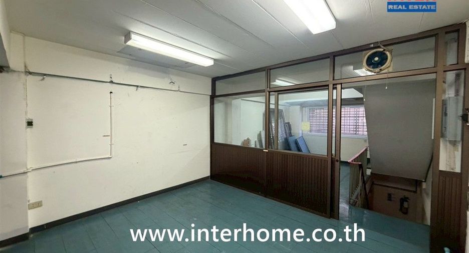 For sale retail Space in Thon Buri, Bangkok