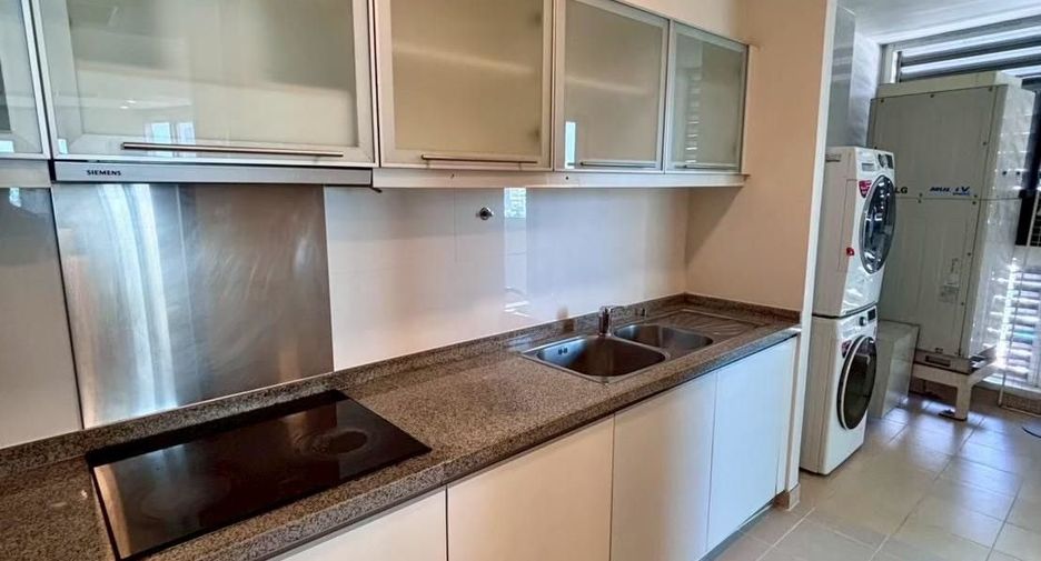 For rent 3 bedrooms condo in Khlong Toei, Bangkok