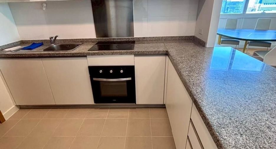 For rent 3 bedrooms condo in Khlong Toei, Bangkok