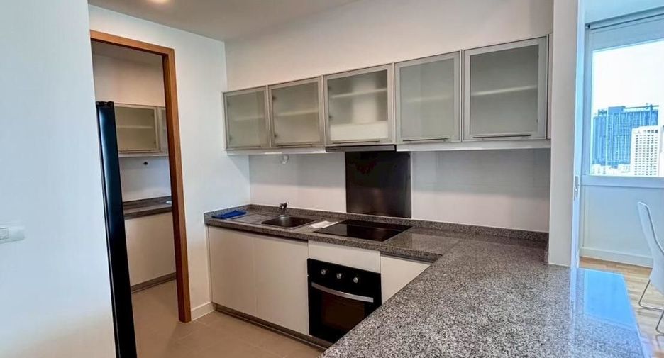 For rent 3 bedrooms condo in Khlong Toei, Bangkok