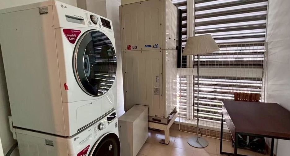 For rent 3 bedrooms condo in Khlong Toei, Bangkok