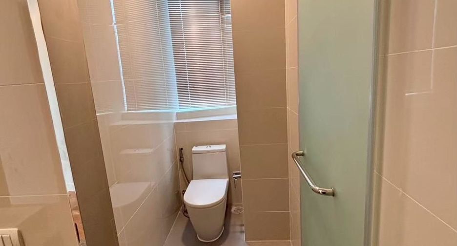 For rent 3 bedrooms condo in Khlong Toei, Bangkok