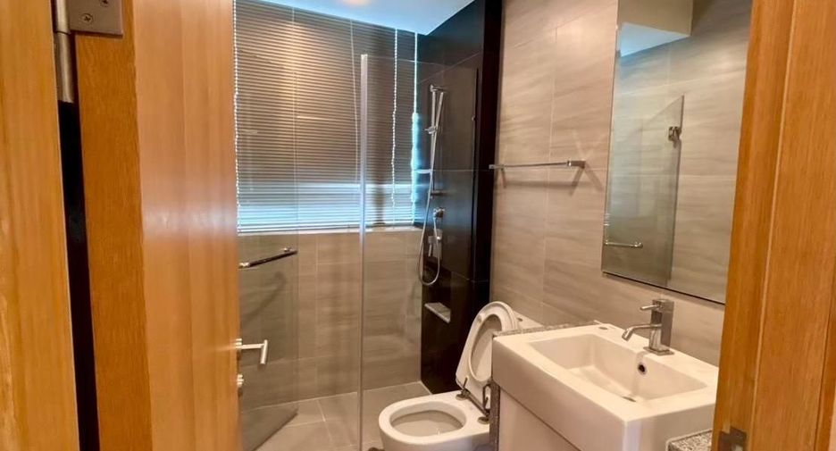 For rent 3 bedrooms condo in Khlong Toei, Bangkok