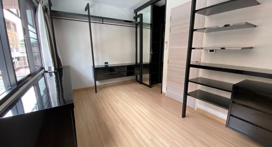Reihenhaus zum Kauf mit 3 Zimmer in Pak Kret, Nonthaburi