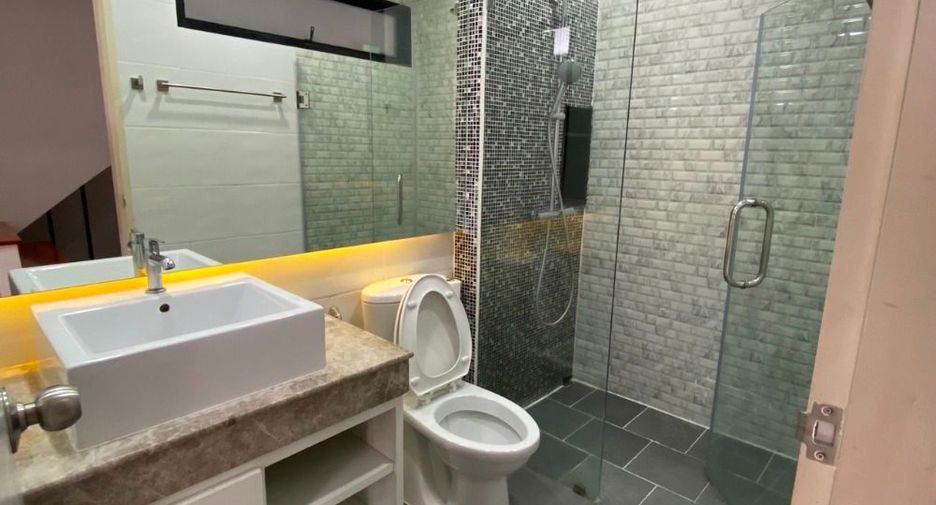 Reihenhaus zum Kauf mit 3 Zimmer in Pak Kret, Nonthaburi