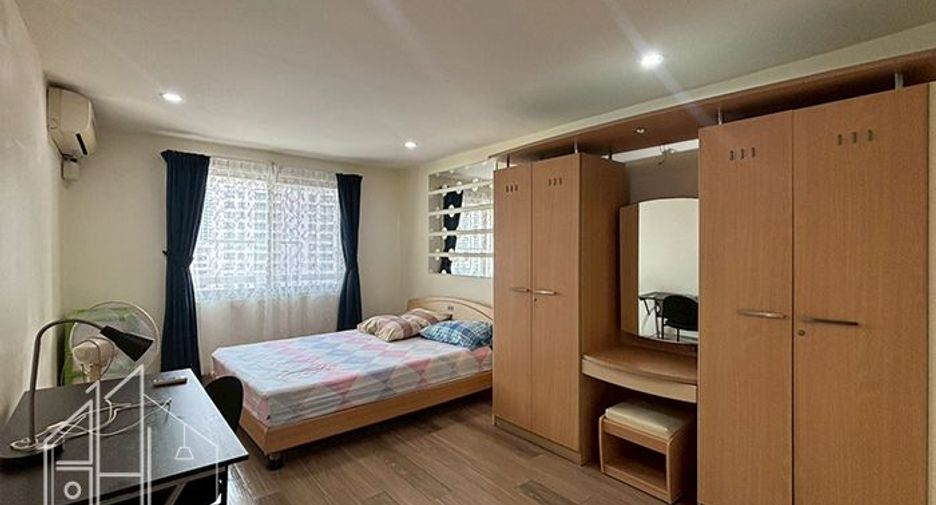 Аренда 3 спальни кондо в Щаттхана, Бангкок