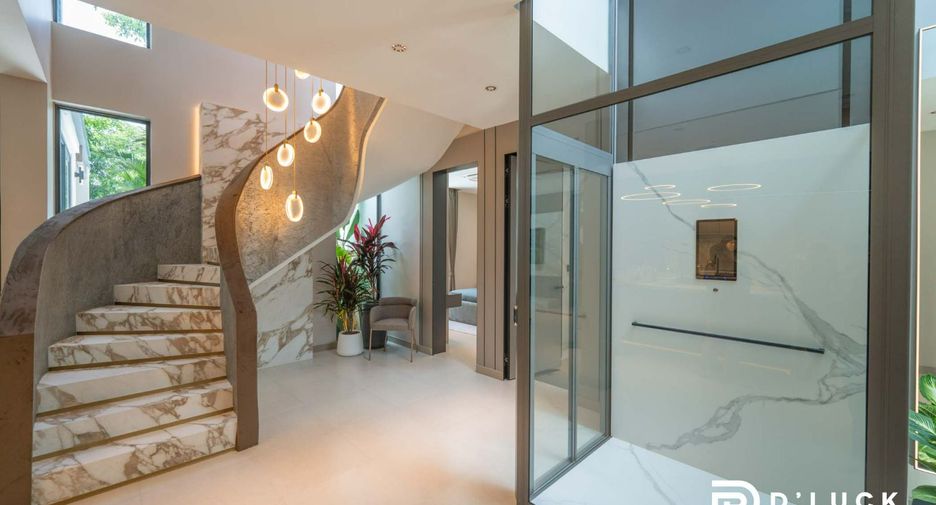 Villa en venta de 6 habitaciones en Sattahip, Chonburi