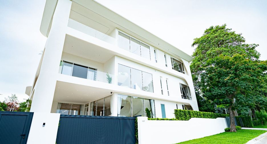 For sale 6 bedrooms villa in Huay Yai, Pattaya