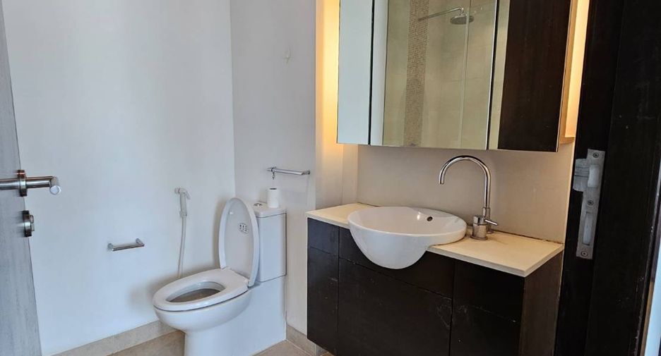 Condo en venta de 2 habitaciones en Yan Nawa, Bangkok