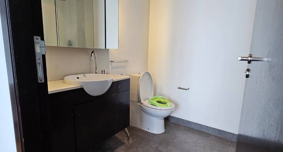 Condo en venta de 2 habitaciones en Yan Nawa, Bangkok