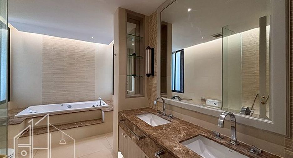Condo en alquiler de 4 habitaciones en Watthana, Bangkok