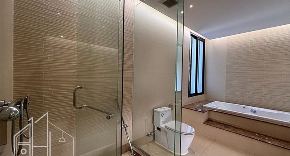 Condo en alquiler de 4 habitaciones en Watthana, Bangkok