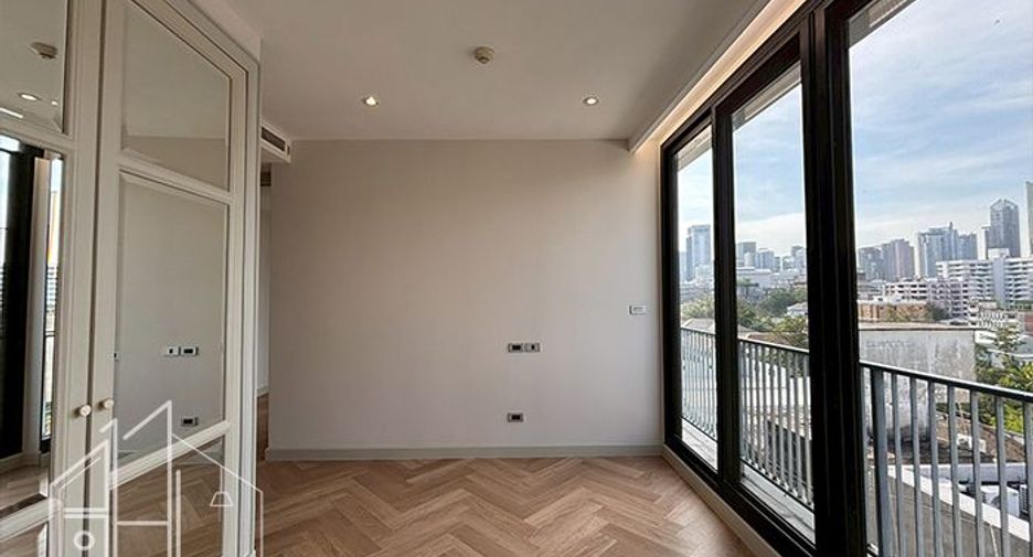 Condo en alquiler de 4 habitaciones en Watthana, Bangkok