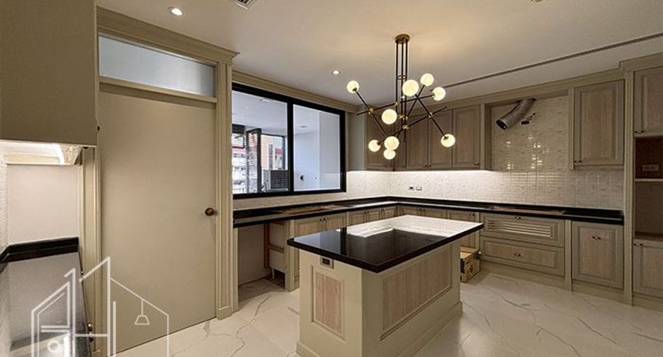 Condo en alquiler de 4 habitaciones en Watthana, Bangkok