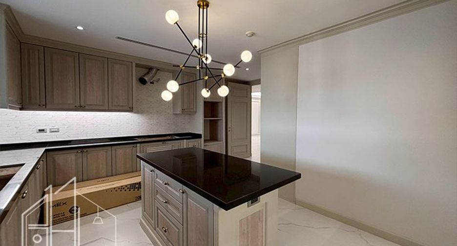Condo en alquiler de 4 habitaciones en Watthana, Bangkok