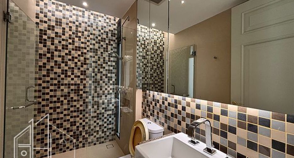 Condo en alquiler de 4 habitaciones en Watthana, Bangkok