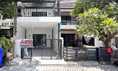 Casa adosada en venta de 2 habitaciones en Bang Kapi, Bangkok