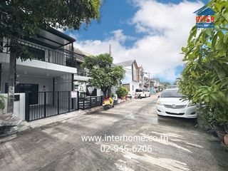 For sale 2 bedrooms townhouse in Bang Kapi, Bangkok