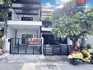 For sale 2 bedrooms townhouse in Bang Kapi, Bangkok