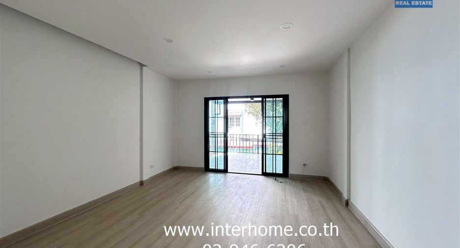 Casa adosada en venta de 2 habitaciones en Bang Kapi, Bangkok