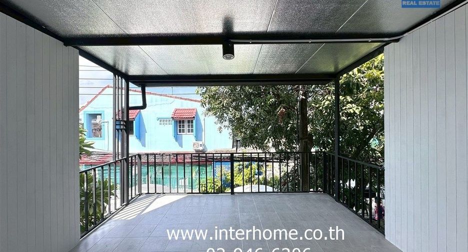 Casa adosada en venta de 2 habitaciones en Bang Kapi, Bangkok