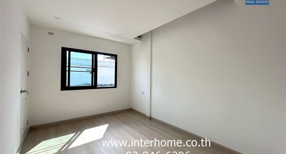 Casa adosada en venta de 2 habitaciones en Bang Kapi, Bangkok