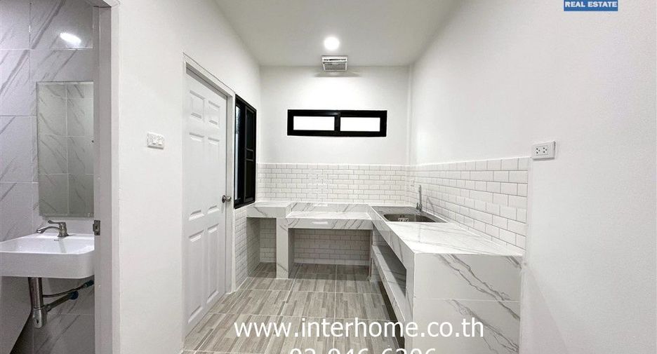 Casa adosada en venta de 2 habitaciones en Bang Kapi, Bangkok