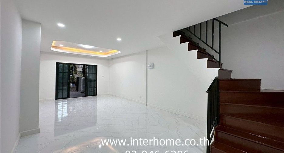 Casa adosada en venta de 2 habitaciones en Bang Kapi, Bangkok