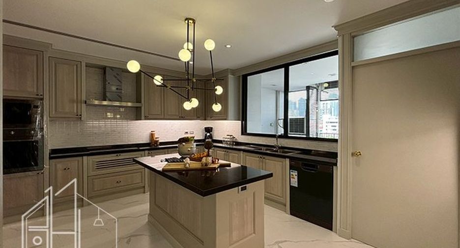Condo en alquiler de 4 habitaciones en Watthana, Bangkok