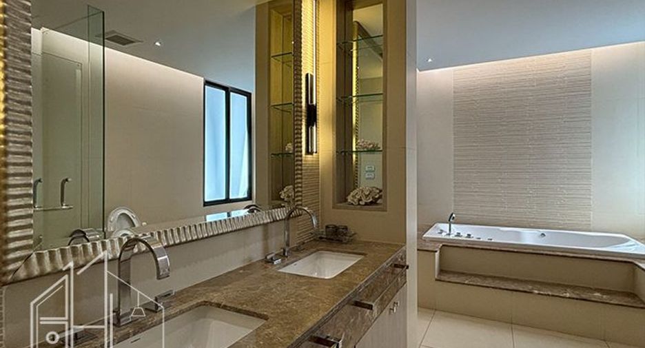 Condo en alquiler de 4 habitaciones en Watthana, Bangkok