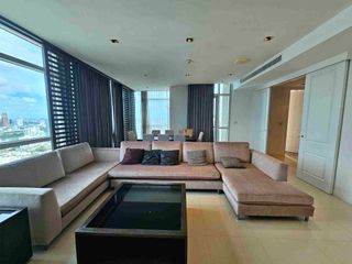 For rent 4 bedrooms condo in Pathum Wan, Bangkok