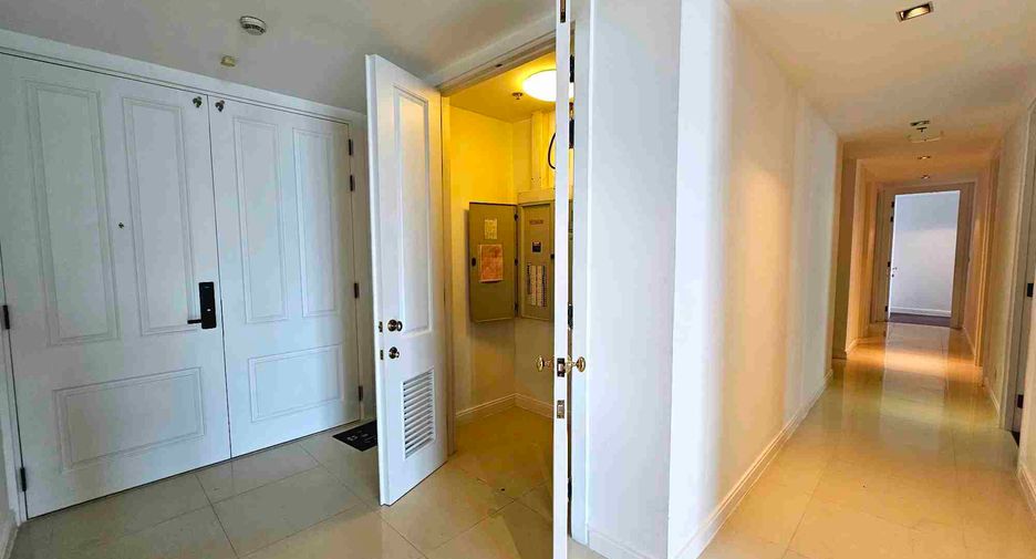 For rent 4 bedrooms condo in Pathum Wan, Bangkok