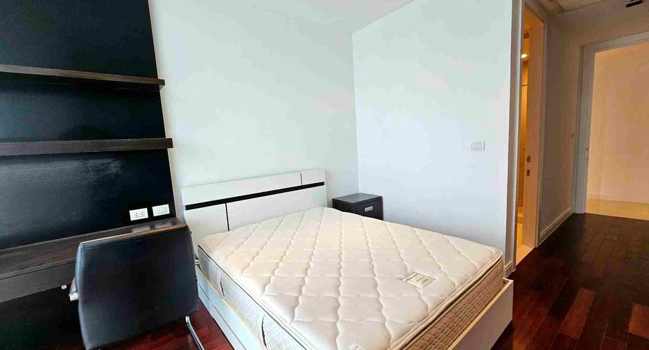 For rent 4 bedrooms condo in Pathum Wan, Bangkok