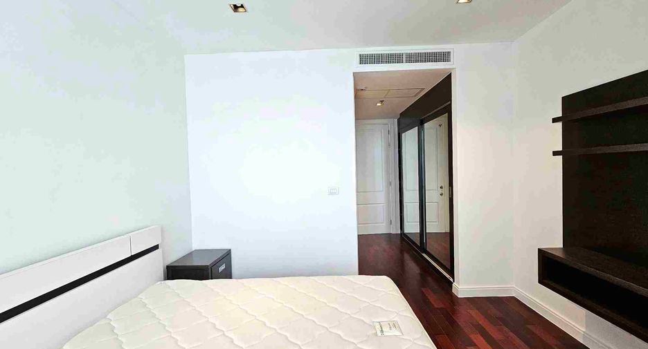For rent 4 bedrooms condo in Pathum Wan, Bangkok