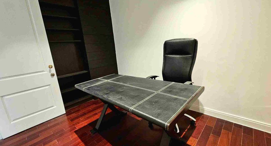 For rent 4 bedrooms condo in Pathum Wan, Bangkok