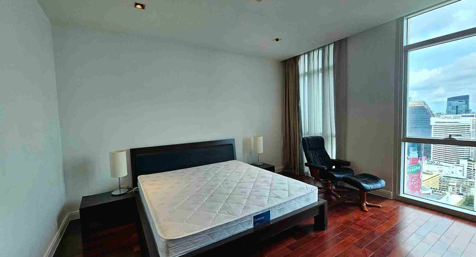 For rent 4 bedrooms condo in Pathum Wan, Bangkok