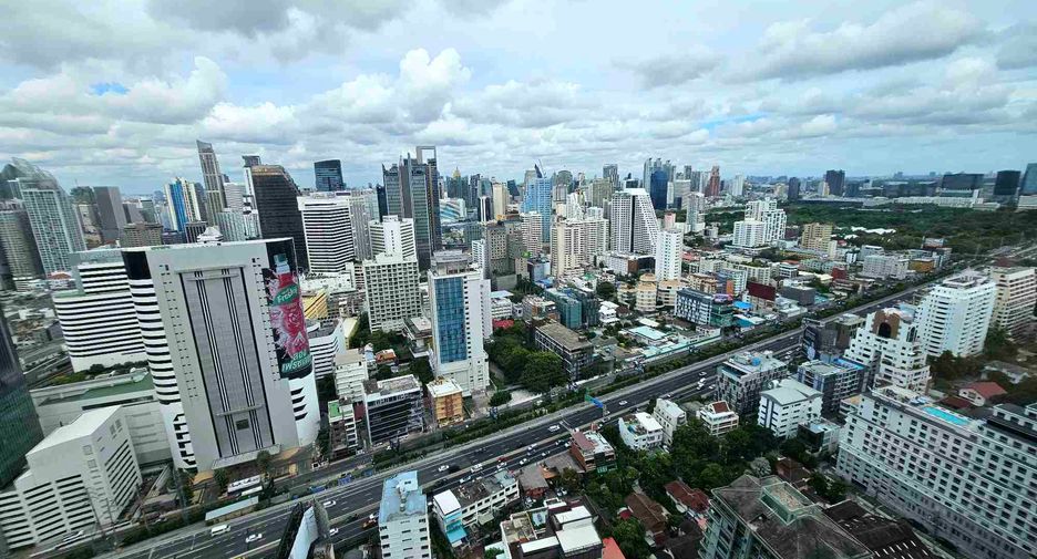 For rent 4 bedrooms condo in Pathum Wan, Bangkok