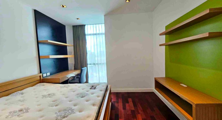 For rent 4 bedrooms condo in Pathum Wan, Bangkok