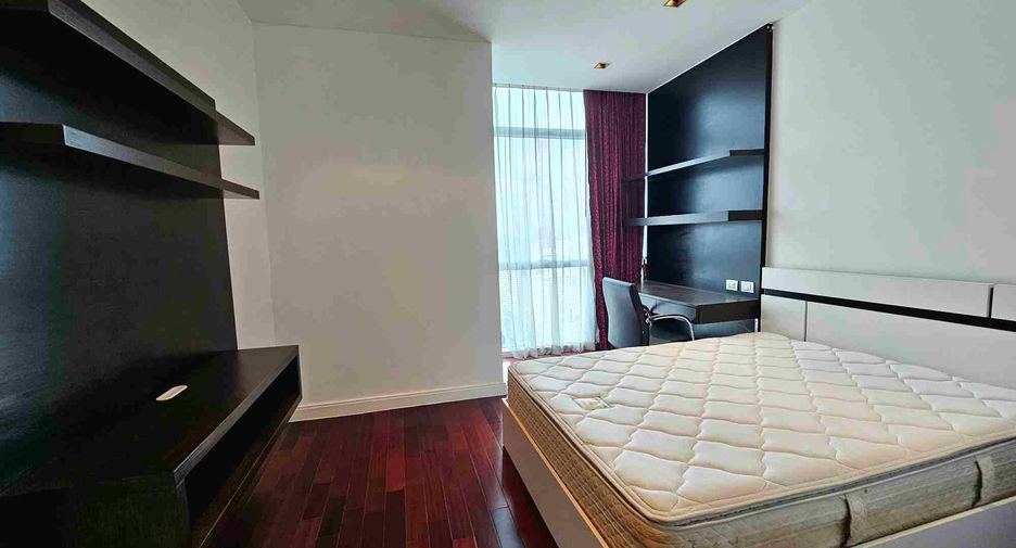 For rent 4 bedrooms condo in Pathum Wan, Bangkok